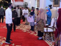 Ngotot Tidak Lockdown, Jokowi: Karena Ekonomi  Harus Jalan