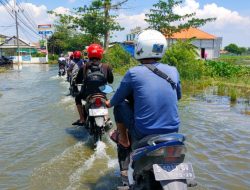 Dikepung Banjir, Warga Tiga Kecamatan di Lamongan Sambat