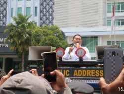 Temui Pendemo, Bupati Yuhronur Telepon Dirjen di KKP