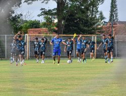 Penuh Keterbatasan, Persela Janji All Out vs Persebaya di Stadion Ngurah Rai