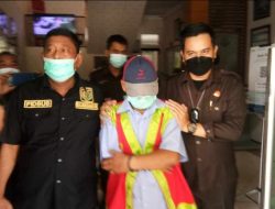 Edarkan Rokok Ilegal, PNS Bojonegoro Ditahan Kejari Lamongan