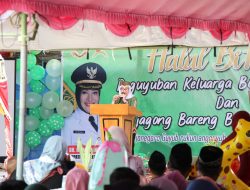 Acara Tilik Bateh, Bupati Anna Disambut Meriah Warga Bojonegoro di Papua