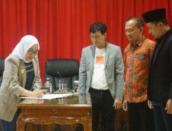 Sampaikan Raperda Dana Abadi, Bupati Anna: Untuk Siapkan SDM Bojonegoro yang Unggul