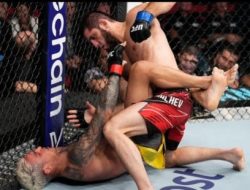 Sesumbar Kanvaskan Islam Makhachev, Oliviera Justru Terkunci dan Mati Kutu