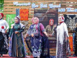 Jadikan Batik sebagai Lifestyle, Pemkab Lamongan Gelar Fashion Show Batik