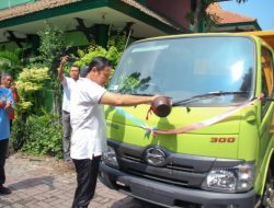 Percepat Angkut Sampah Liar, Bupati Lamongan Tambah Armada Dump Truk