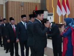 Ketua DPRD Lantik PAW Anggota FPG, Yuhronur: Jaga Amanah Warga Lamongan
