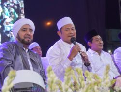 Wujudkan Lamongan yang Berkeadilan, Bupati Ajak Warga Shalawatan Bersama Habib Syech