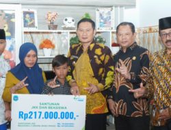 Ringankan Keluarga Duka, Ahli Waris Nelayan Terima Manfaat Jaminan Perlindungan Sosial