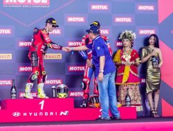 Ketua MPR RI Bamsoet Serahkan Tropi Juara World Superbike Mandalika 2023