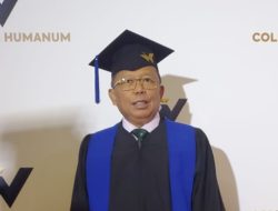 Kritisi Sejarah Teroris, Arsul Sani Raih Gelar Doktor Hukum dari Collegium Humanum, Polandia