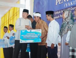 Bupati Lamongan Serahkan Insentif melalui Program Yakin Semua Sejahtera