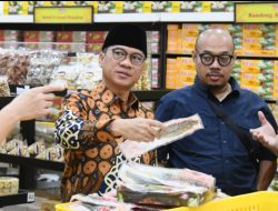 Kunjungi Toko Bandeng Juwana, Yandri Berharap Produk Makanan Indonesia Bisa Go Internasional