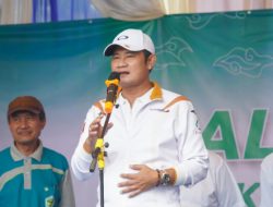 Manfaatkan Lebaran, Bupati Lamongan Silaturrahmi Bersama Warga, Gelar Jalan Sehat