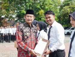 Bupati Yuhronur Serahkan SK 894 Nakes Lamongan yang Diangkat Jadi PPPK