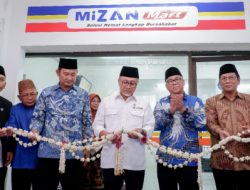 Bangkitkan Mental Entrepreneur, Mendag Zulhas Resmikan Mizan Mart Lamongan
