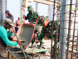 Tumbuhkan Gotong Royong, Babinsa Kodim Bantu Pengecoran Pondasi Renovasi Masjid