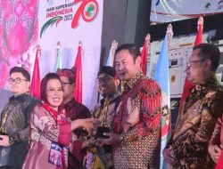 Tumbuhkan Ekonomi, Bupati Lamongan Terima Penghargaan Pembina Koperasi Andalan