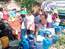 Hadapi Kemarau Panjang, Pemkab Bojonegoro Droping Air Bersih untuk Warga