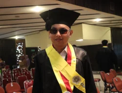 Kisah Farrel, Mahasiswa Penyandang Tuna Netra UGM Lulus Cumlaude dengan IPK 3,74