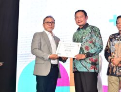Berkontribusi Gelorakan UMKM, Bupati Lamongan Dinobatkan Jadi Tokoh Penggerak Enterpreneur