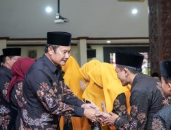 Berpesan Jangan Patah Semangat, Bupati Lamongan Lepas Kafilah MTQ XXX ke Pasuruan