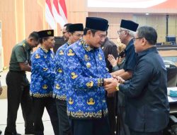 Sampaikan Apresiasi kepada Dewan, Bupati Lamongan Jawab PU Fraksi atas 9 Raperda