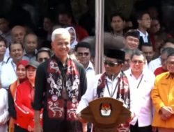 Berharap Pilpres Demokratis dan Jurdil, Megawati Antar Ganjar-Mahfud Daftar ke KPU