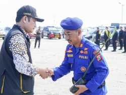 Merestorasi Lingkungan, Ribuan Bibit Mangrove Ditanam di Pantai Kutang
