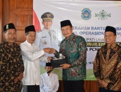 Kolaborasi Dukung Kerohanian, Bupati Serahkan Mobil Operasional Buat PCNU Babat