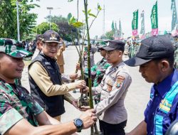 Jaga Ekosistem Laut, Bupati Yuhronur, TNI, Polri dan Warga Tanam Mangrove