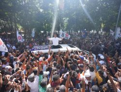 Dihadiahi Batu Bacan, Kampanye Anies Dihadiri Puluhan Ribu Warga Maluku Utara