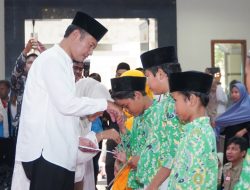 Seribu Anak Yatim hingga Penyandang Disabilitas Lamongan Terima Santunan