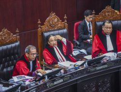 MK Tolak Gugatan Anies-Muhaimin dan Ganjar-Mahfud, Tiga Hakim ‘Dissenting Opinion’