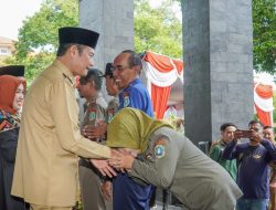Masuk Pertama, Bupati Yuhronur Pastikan Layanan Publik Lamongan Mulai Beroperasi