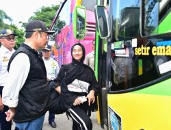 Bupati Yuhronur Berangkatkan Ratusan Penumpang Balik Mudik Gratis Tiga Bus