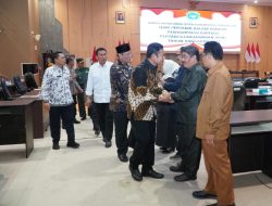 Bupati Yuhronur Sampaikan Raperda Pertanggungjawaban APBD 2023 ke DPRD