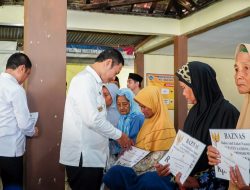Komitmen Sejahterakan Warga, Bupati Lamongan Salurkan Bantuan Baznas