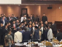 Rapat DPD Ricuh, Senator-Pimpinan Rebutan Palu Sidang, Disindir untuk Bertobat
