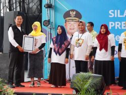 Bupati Lamongan Serahkan 2000 Sertifikat Halal kepada Pelaku UMKM