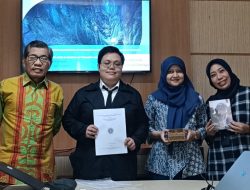Novel Picu Mahasiswa Berprestasi, Mahasiswa Sastra Inggris UAD Lulus Tanpa Skripsi