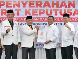 Serahkan SK untuk Pilgub Banten, PKS Usung Andra Soni-Dimyati Natakusumah