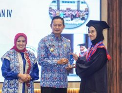 300 Orang Tua Hebat Diwisuda, Bupati Yuhronur: Semua Ini Berkat Dukungan Kades