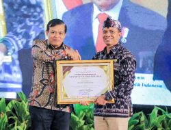 Bupati Lamongan Dianugerahi Penghargaan Pembina Desa Sadar Hukum 2023 Tingkat Jatim