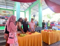 Kunjungi Desa Wisata Ngringinrejo, Delegasi B-TIFF Belajar Ngulek Bumbu Rujak
