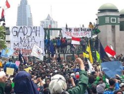 Gedung DPR Dikepung Ribuan Pendemo, Tolak Revisi Syarat Cakada DPR