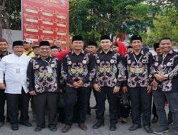 Diantar Mantan Bupati dan Ribuan Pendukung, Paslon Yuhronur-Dirham Resmi Daftar di KPU