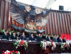 Sidang Akhir Masa Jabatan, MPR Dorong Pak Harto dan Gus Dur Diberi Gelar Pahlawan Nasional