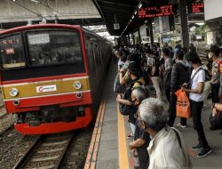 Subsidi KRL Bakal Dicabut, Anthony: Pejabat Tidak Kompeten, Rakyat Jadi Korban