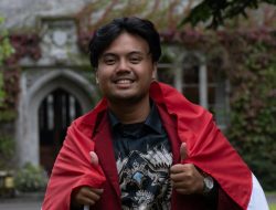 Siap Berbagi Tips Gaet Beasiswa di Luar Negeri, Ghozi Kenalkan Batik di UCC Irlandia